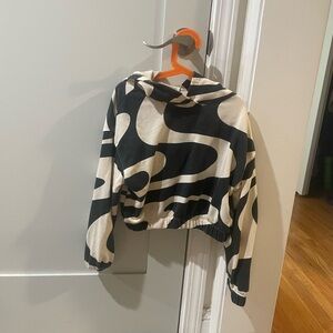 Cute H&M hoodie, black and white pattern, girls 12/14